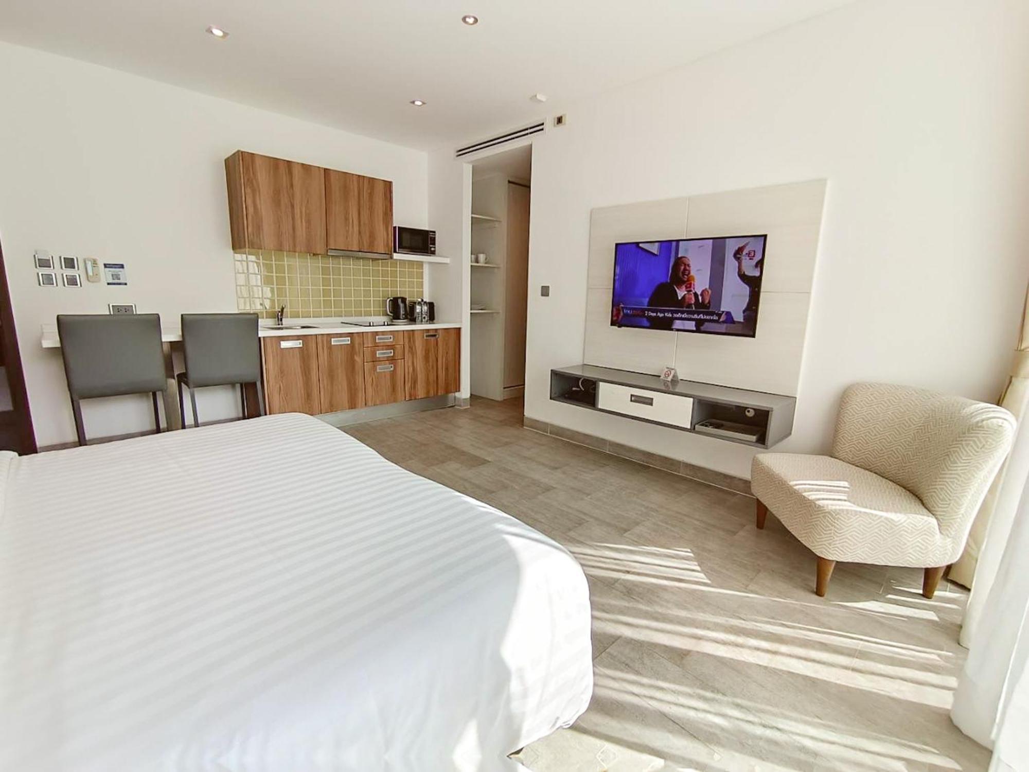 Lets Phuket Twin Sands Resort & Spa Patong Exterior photo