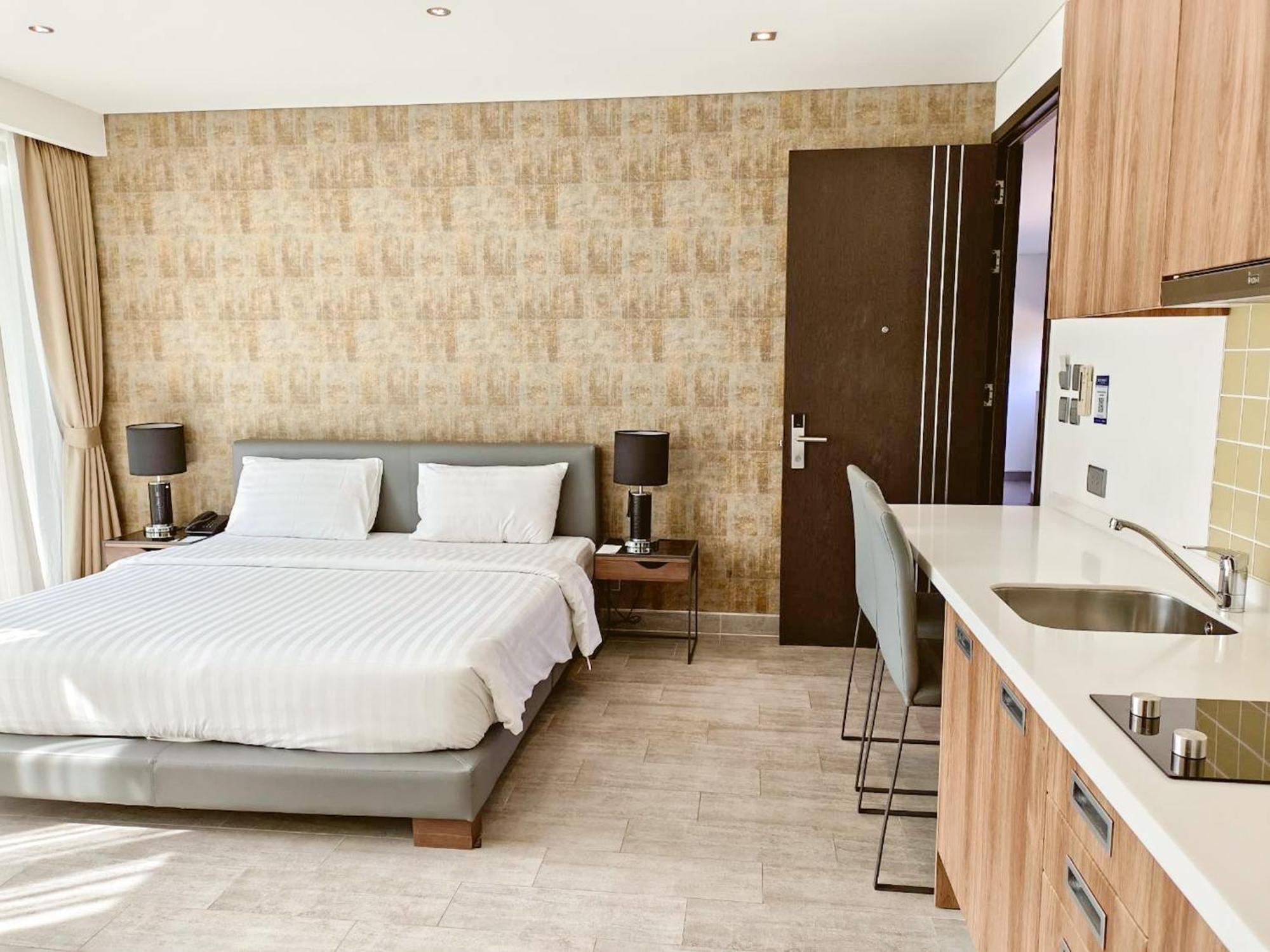 Lets Phuket Twin Sands Resort & Spa Patong Exterior photo